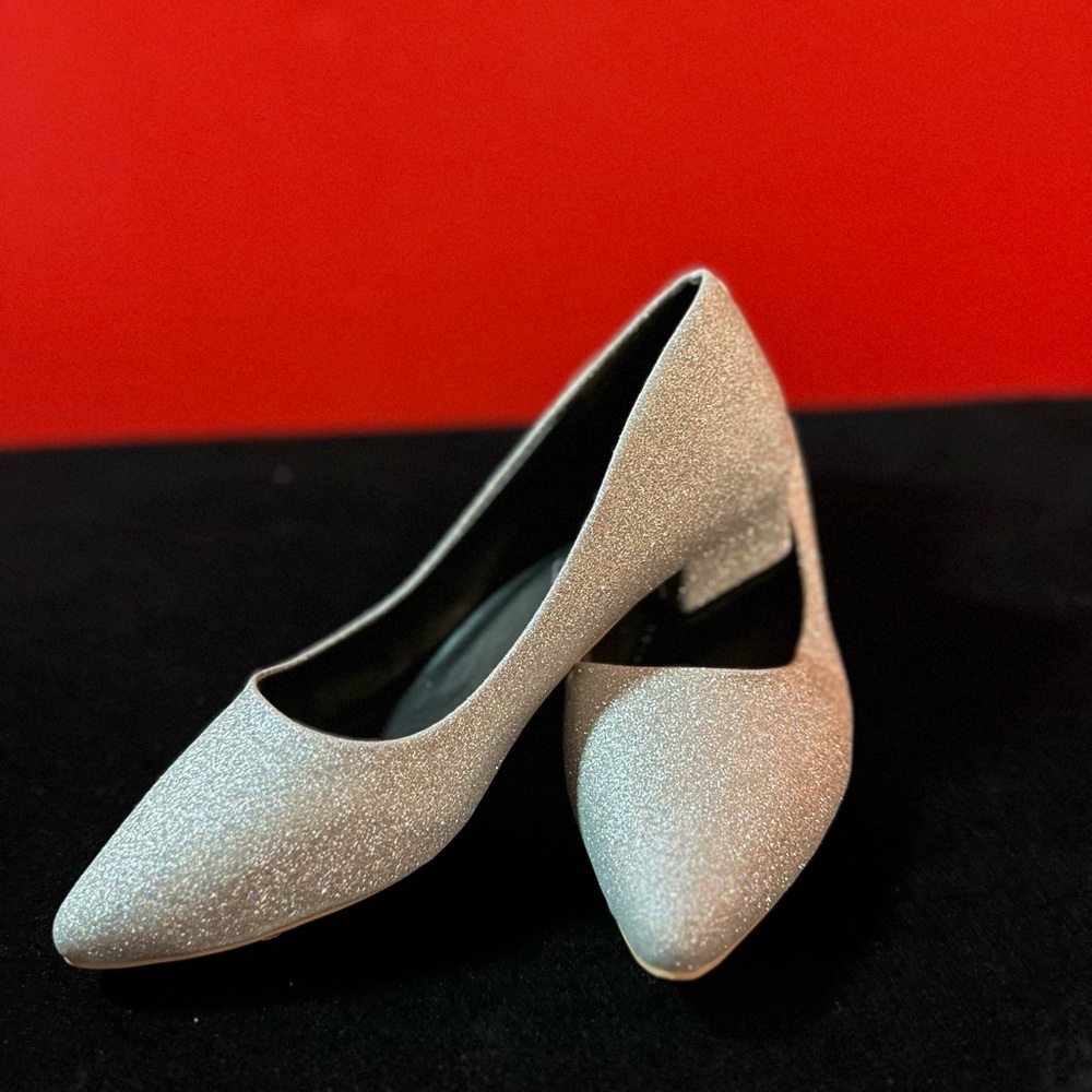 RIRIXING sparkly low heal. Size 8/8.5 — UK 39